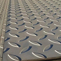 Лист горячекатаный 3х1250х2500 мм рифленый чечевица