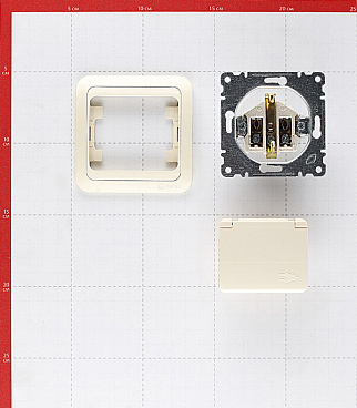 Розетка Makel Mimoza встраиваемая бежевая со шторками с крышкой (25009)