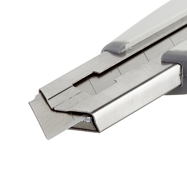 Нож строительный КМ 25 мм с сегментированным лезвием пластиковый корпус