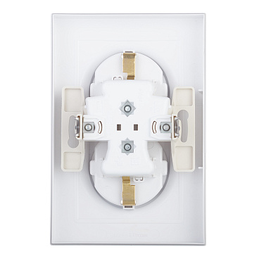 Розетка Systeme Electric AtlasDesign встраиваемая белая со шторками (ATN000126)