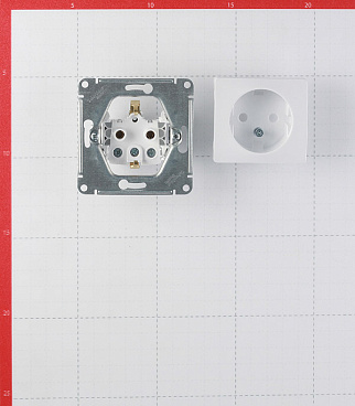 Розетка Systeme Electric Glossa встраиваемая белая (GSL000143)
