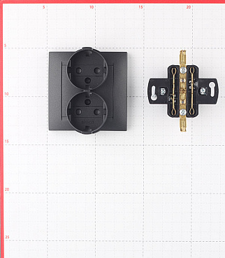 Розетка Simon 15 встраиваемая графит (1590459-038)
