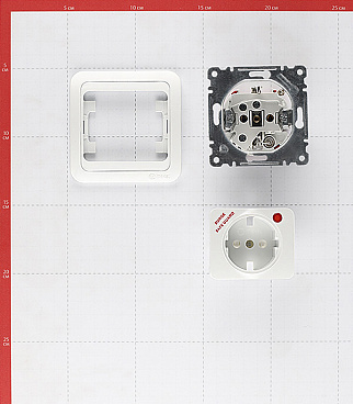 Розетка Makel Mimoza встраиваемая белая с сетевым фильтром со шторками (14002139)