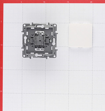 Переключатель Legrand Etika одноклавишный встраиваемый белый (672205)