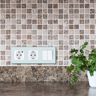 Рамка Legrand Inspiria трехместная мятная (673955)