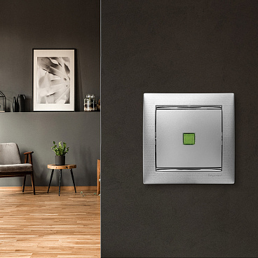 Выключатель Legrand Valena одноклавишный встраиваемый алюминий с подсветкой (694340)