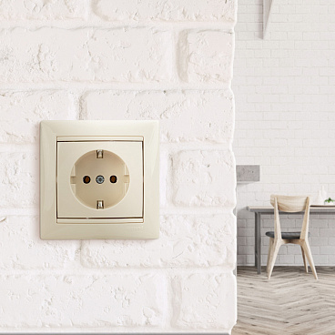 Розетка Legrand Valena встраиваемая слоновая кость (695612)