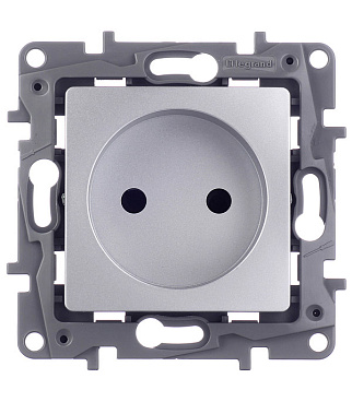 Розетка Legrand Etika встраиваемая алюминий со шторками (672434)