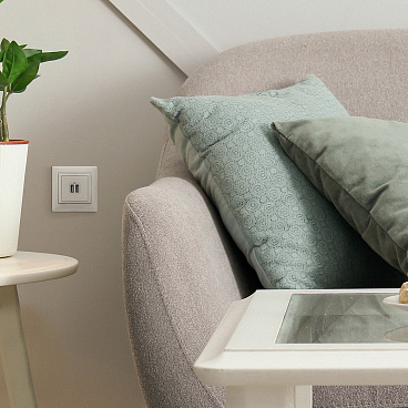 Розетка USB Legrand Valena встраиваемая слоновая кость 2хUSB-A (694372)