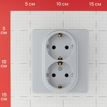 Розетка Legrand Inspiria встраиваемая алюминий (673752)
