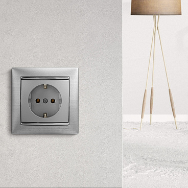 Розетка Legrand Valena встраиваемая алюминий (694342)