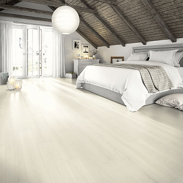 Ламинат 33 класс Egger Home дуб орора белый 1,74 кв.м 10 мм с фаской