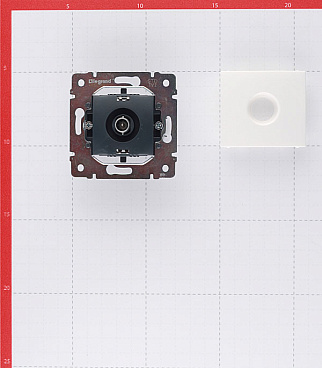 Розетка телевизионная Legrand Valena встраиваемая белая (694276)