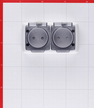 Розетка Hegel Alfa накладная белая со шторками с крышкой (РА16-242)