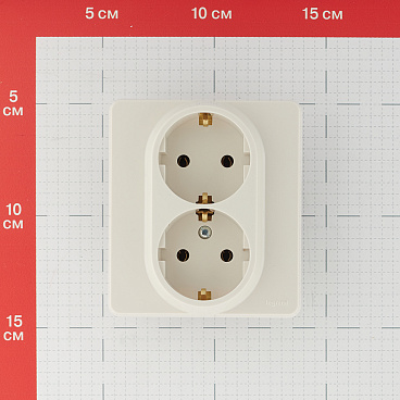 Розетка Legrand Inspiria встраиваемая слоновая кость (673751)