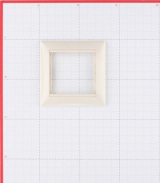 Рамка Legrand Valena oдноместная слоновая кость (695631)