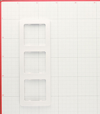 Рамка Hegel Master трехместная белая (Р403)