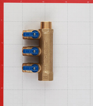 Коллектор Tiemme 3/4 ВР(г) х 3 выхода 1/2 НР(ш) ЕК х 3/4 НР(ш) с шаровыми кранами (1820035/1820001)
