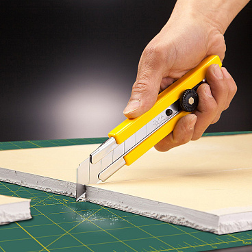 Нож строительный Olfa 25 мм с ломающимся лезвием двухкомпонентный корпус с резиновыми накладками