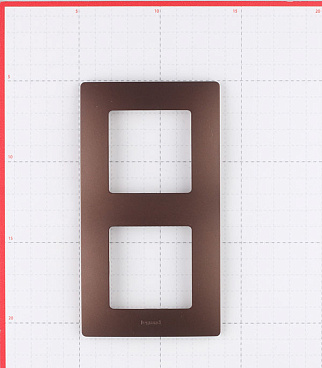 Рамка Legrand Etika двухместная какао (672572)