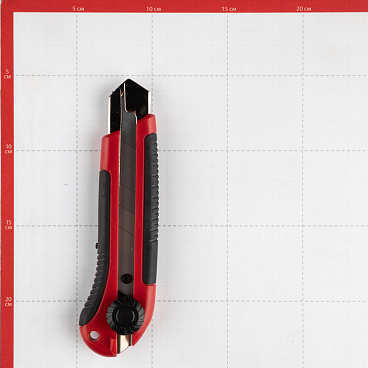 Нож строительный Hesler 25 мм с сегментированным лезвием пластиковый корпус с винтовым фиксатором