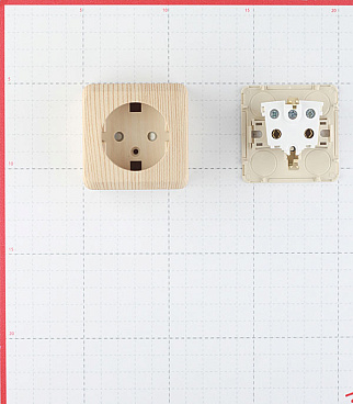 Розетка Systeme Electric Этюд накладная сосна со шторками (PA16-004D)