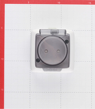 Розетка Hegel Alfa накладная белая со шторками с крышкой (РА16-202)