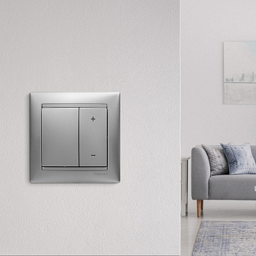 Рамка Legrand Valena одноместная алюминий (694330)