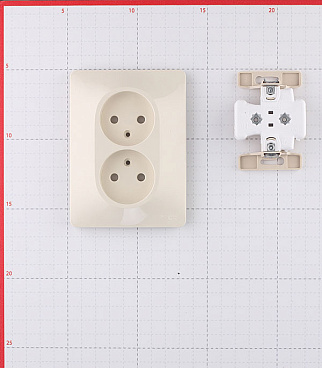 Розетка Systeme Electric Glossa встраиваемая бежевая (GSL000220)
