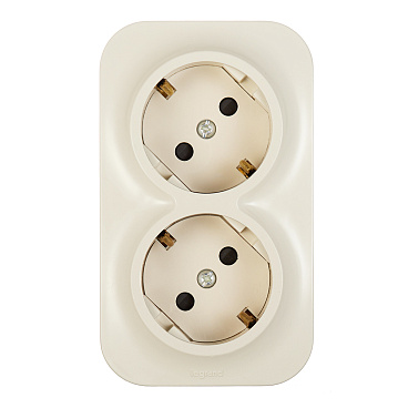 Розетка Legrand Quteo накладная слоновая кость со шторками (782267)