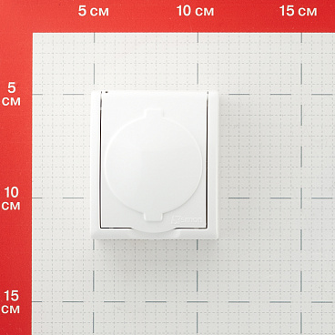 Розетка Simon 15 Aqua накладная белая с крышкой (1594445-030)