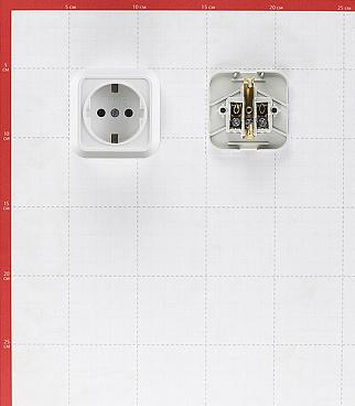 Розетка Makel Siva Ustu накладная белая (45108)