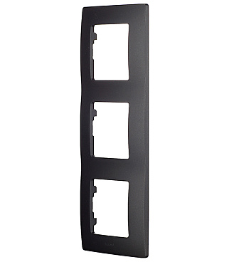 Рамка Legrand Etika трехместная антрацит (672583)