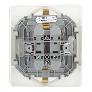 Розетка Legrand Inspiria встраиваемая белая (673750)