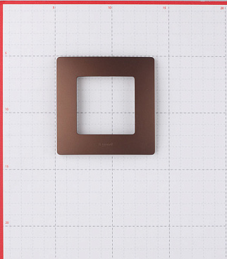 Рамка Legrand Etika одноместная какао (672571)