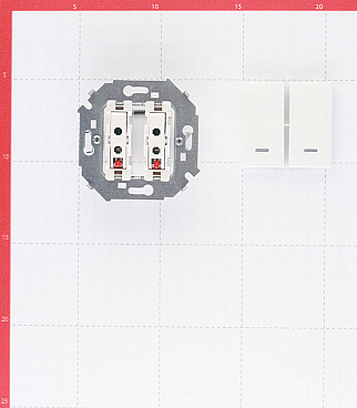 Выключатель Simon 15 двухклавишный встраиваемый белый с подсветкой (1591392-030)