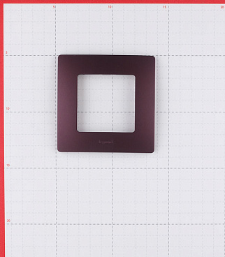 Рамка Legrand Etika одноместная сливовая (672561)