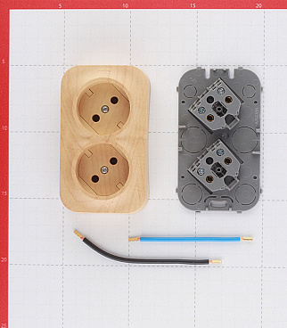 Розетка Legrand Quteo накладная дерево (782281)