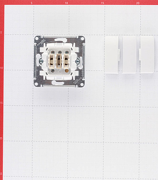 Выключатель Systeme Electric Glossa трехклавишный встраиваемый белый (GSL000131)