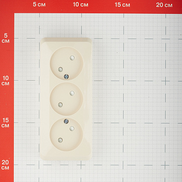 Розетка Systeme Electric Этюд накладная кремовая со шторками (PA16-010K)
