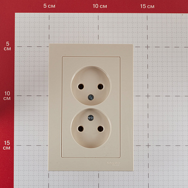 Розетка Systeme Electric AtlasDesign встраиваемая бежевая (ATN000220)