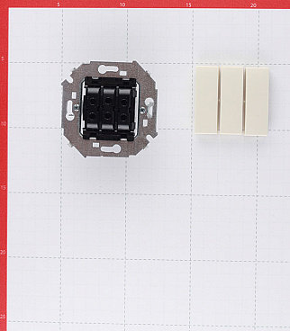 Выключатель Simon 15 трехклавишный встраиваемый слоновая кость (1591391-031)