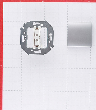 Переключатель Simon 15 одноклавишный встраиваемый алюминий (1591201-033)
