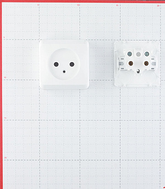 Розетка Systeme Electric Этюд накладная белая (PA16-001B)