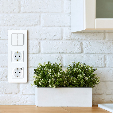 Розетка Legrand Inspiria встраиваемая белая (673720)