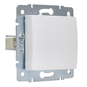 Розетка Lezard Karina встраиваемая белая с крышкой (707-0288-123B)