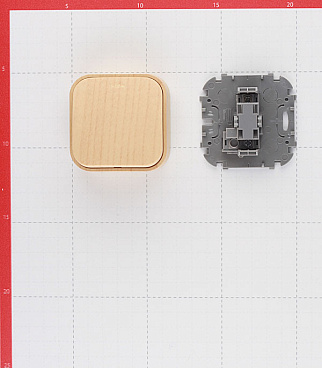 Выключатель Legrand Quteo одноклавишный накладной дерево (782260)