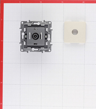 Розетка телевизионная Legrand Etika встраиваемая слоновая кость (672351)