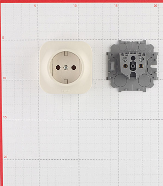 Розетка Legrand Quteo накладная слоновая кость (782240)