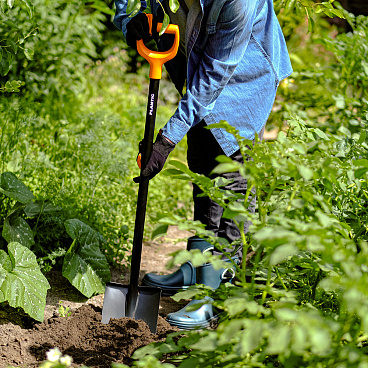 Лопата штыковая Plantic Terra стальная остроугольная садовая с металлическим черенком 900 мм (11005-01)